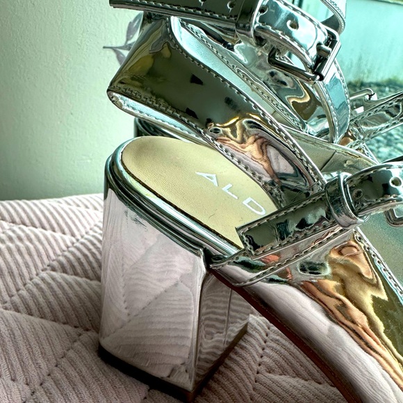 ALDO STRAPPY SILVER PATENT BLOCK HEELS - Picture 3 of 6